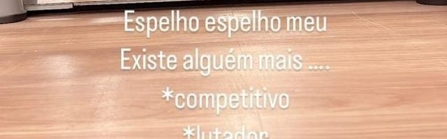 竞技宝-内马尔回巴西养伤 “镜子镜子 有谁比我更英俊吗？”