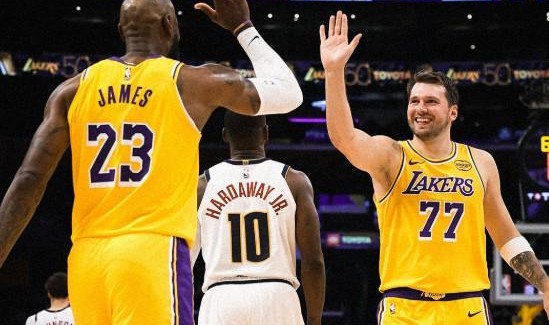 竞技宝官网-三军用命，湖人本赛季首次加时即取胜，关键时刻战绩18胜6负