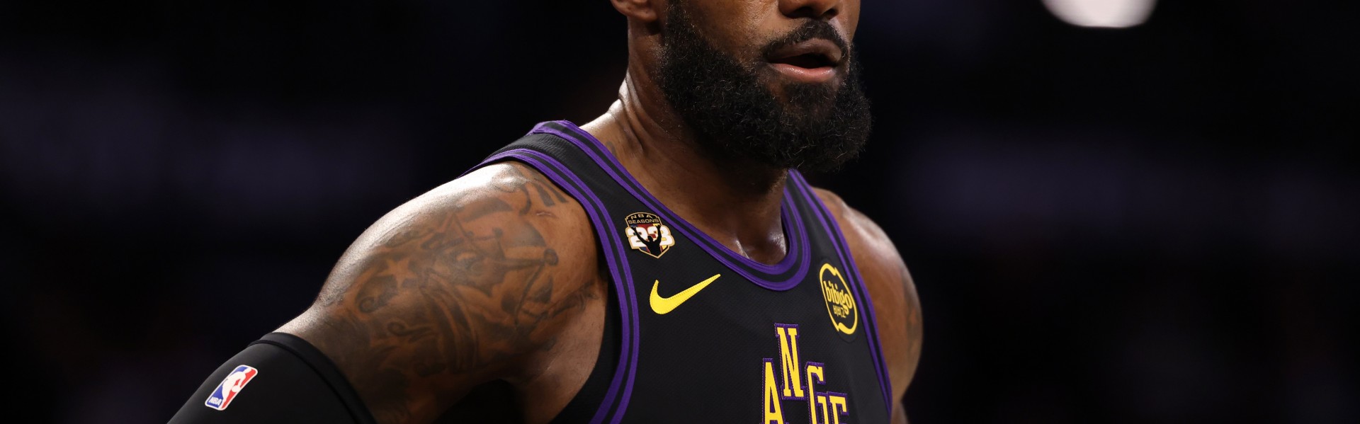 jjb-势均力敌！ESPN预测明日胜率：湖人为49.7% 开拓者为50.3%